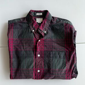 J Crew Men’s Button Down in Medium